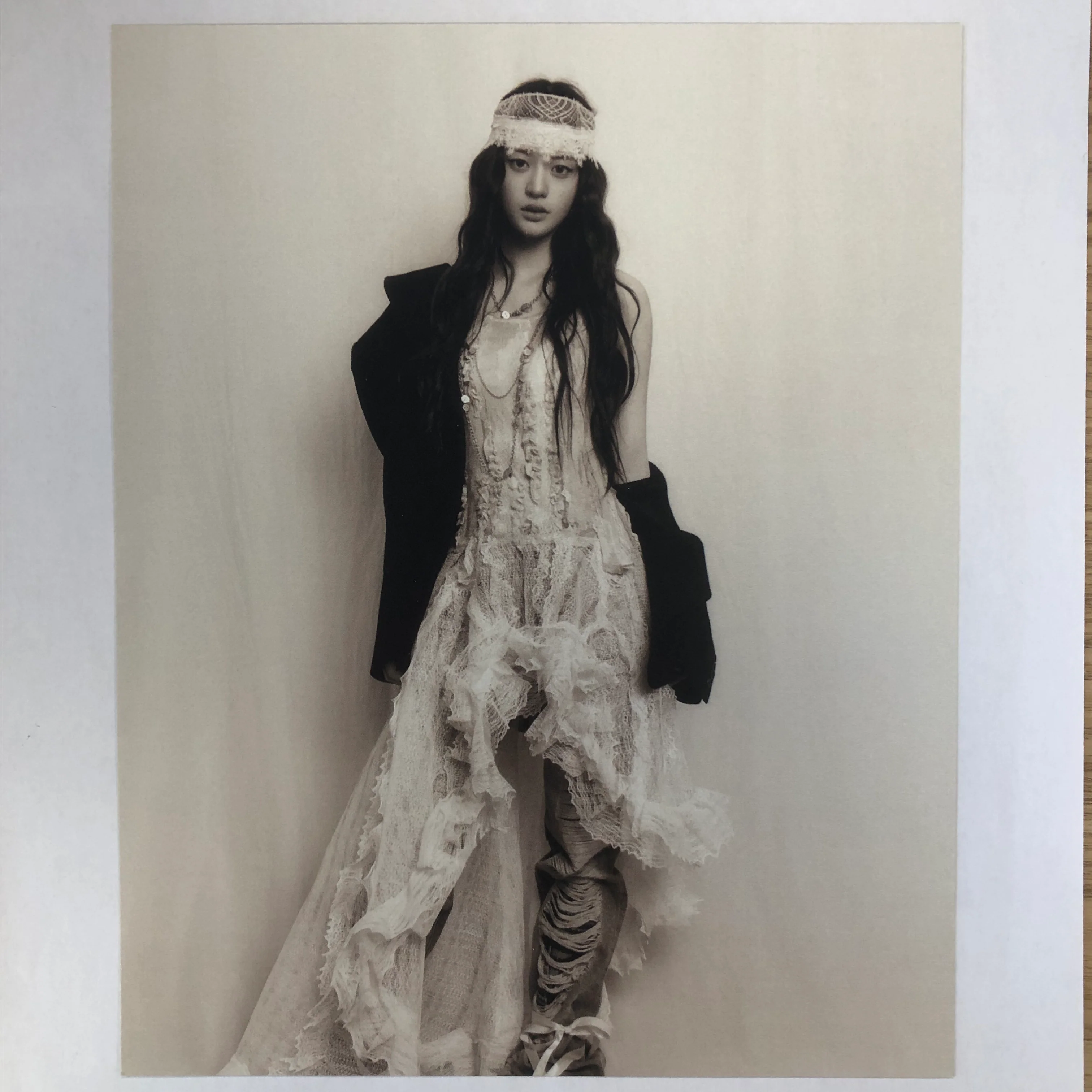 ILLIT- BOMB Soundwave Pre-order Benefit Postcard - Image 3