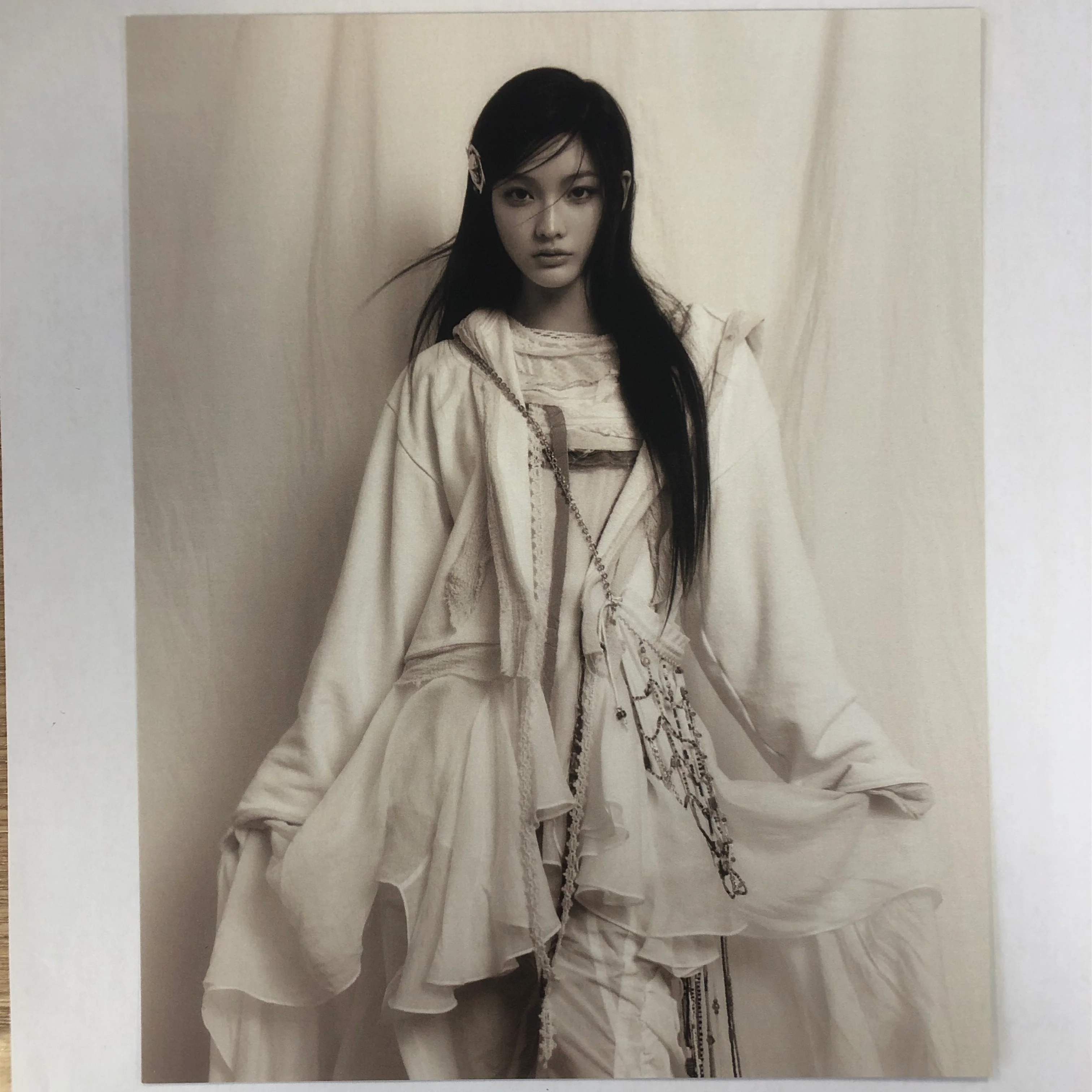ILLIT- BOMB Soundwave Pre-order Benefit Postcard - Image 4