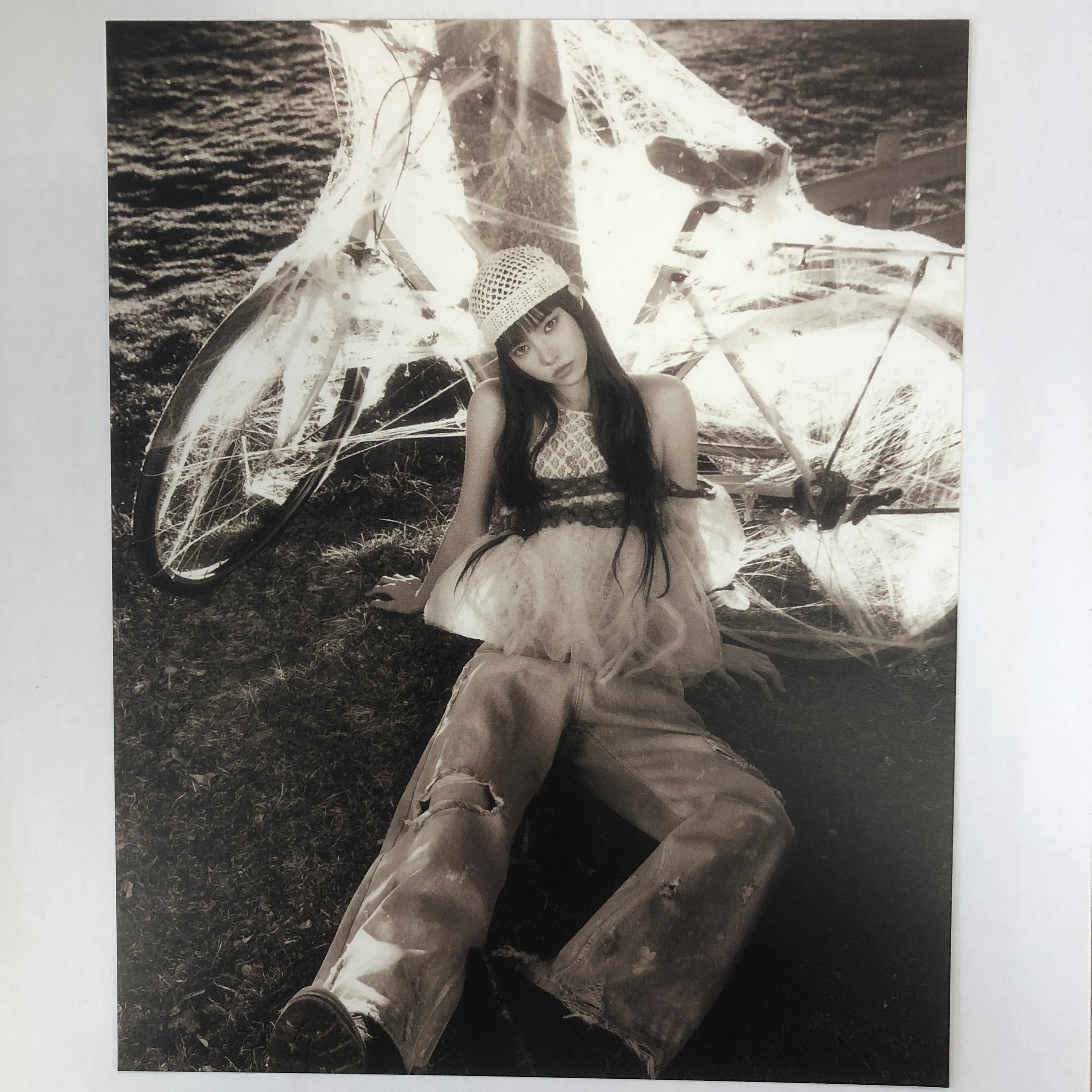 ILLIT- BOMB Soundwave Pre-order Benefit Postcard - Image 5