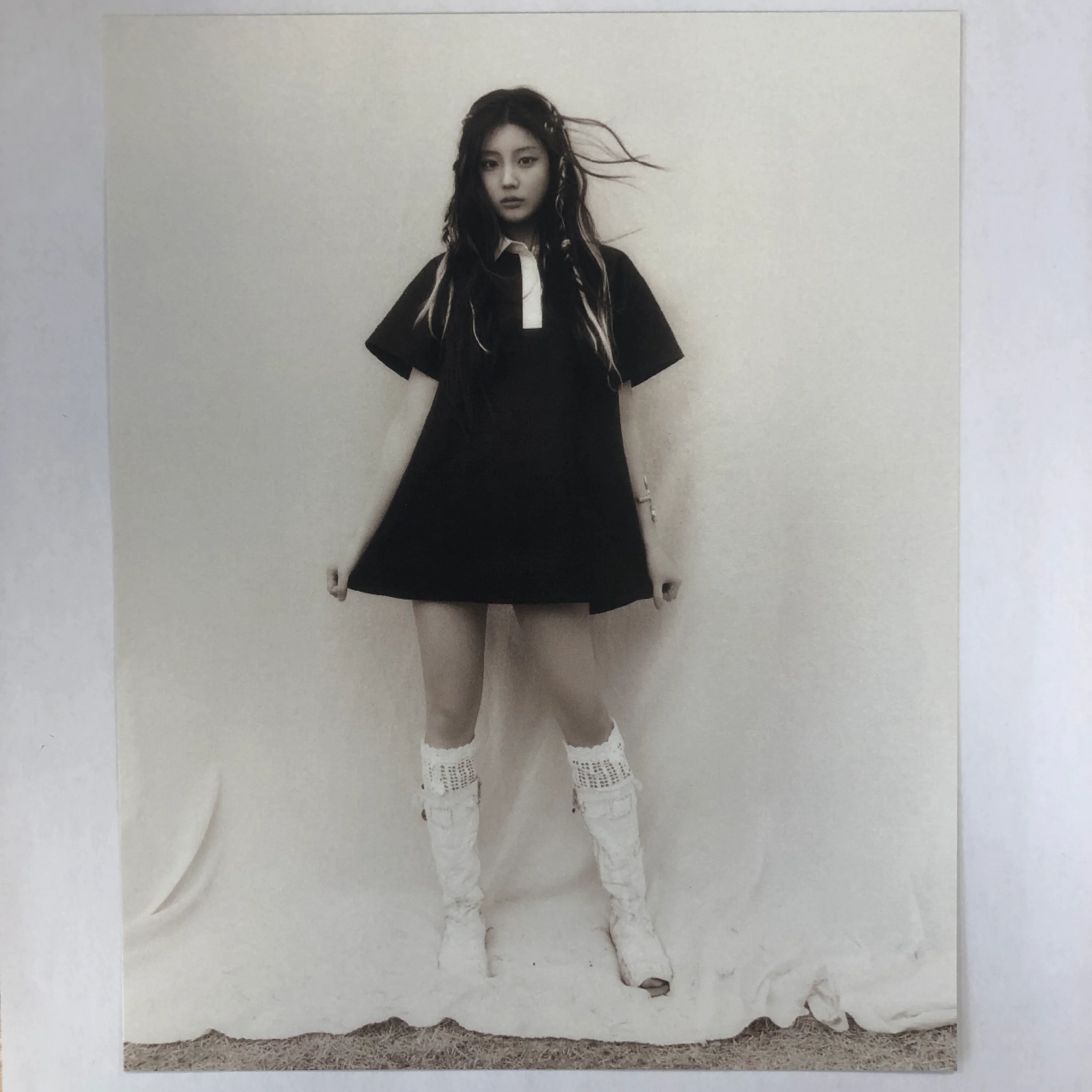 ILLIT- BOMB Soundwave Pre-order Benefit Postcard - Image 6