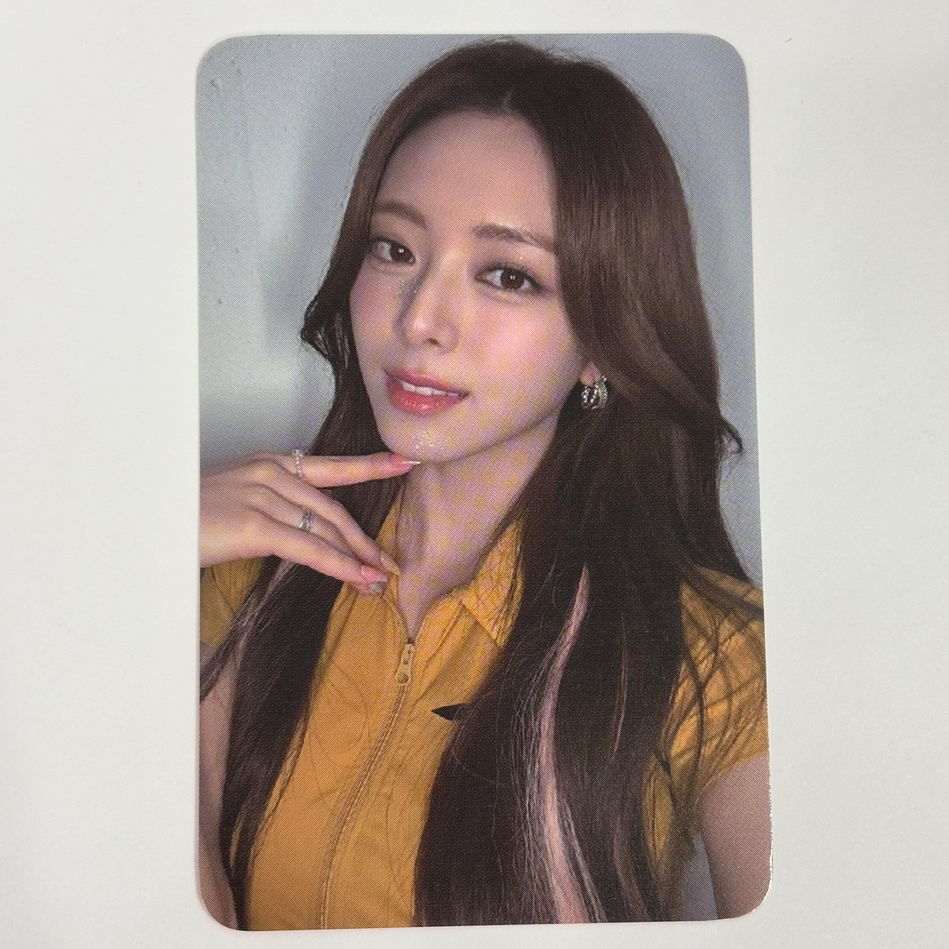 ITZY - GOLD JYP Shop Photocards - Image 4