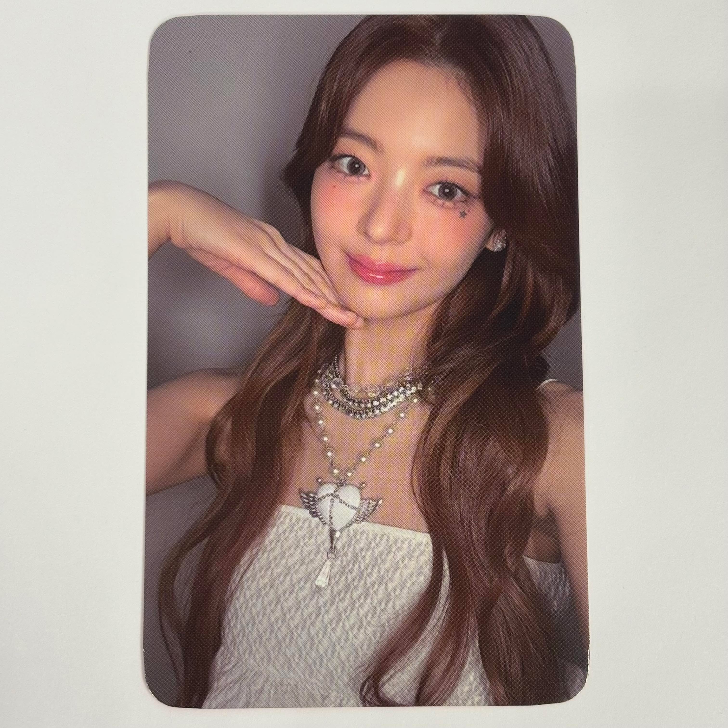 ITZY - GOLD JYP Shop Photocards - Image 5