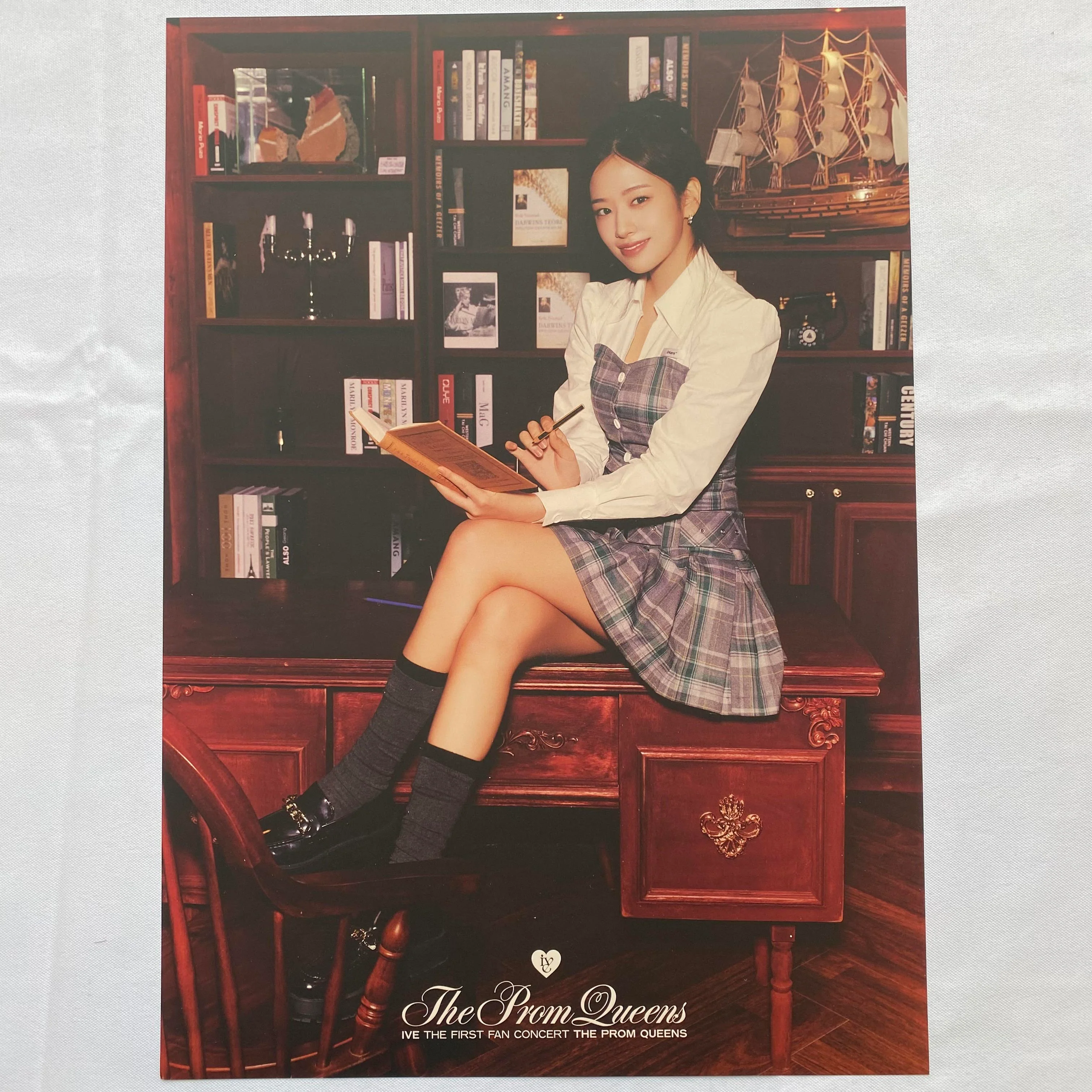 IVE - 'The Prom Queens' Poster Set - Image 3