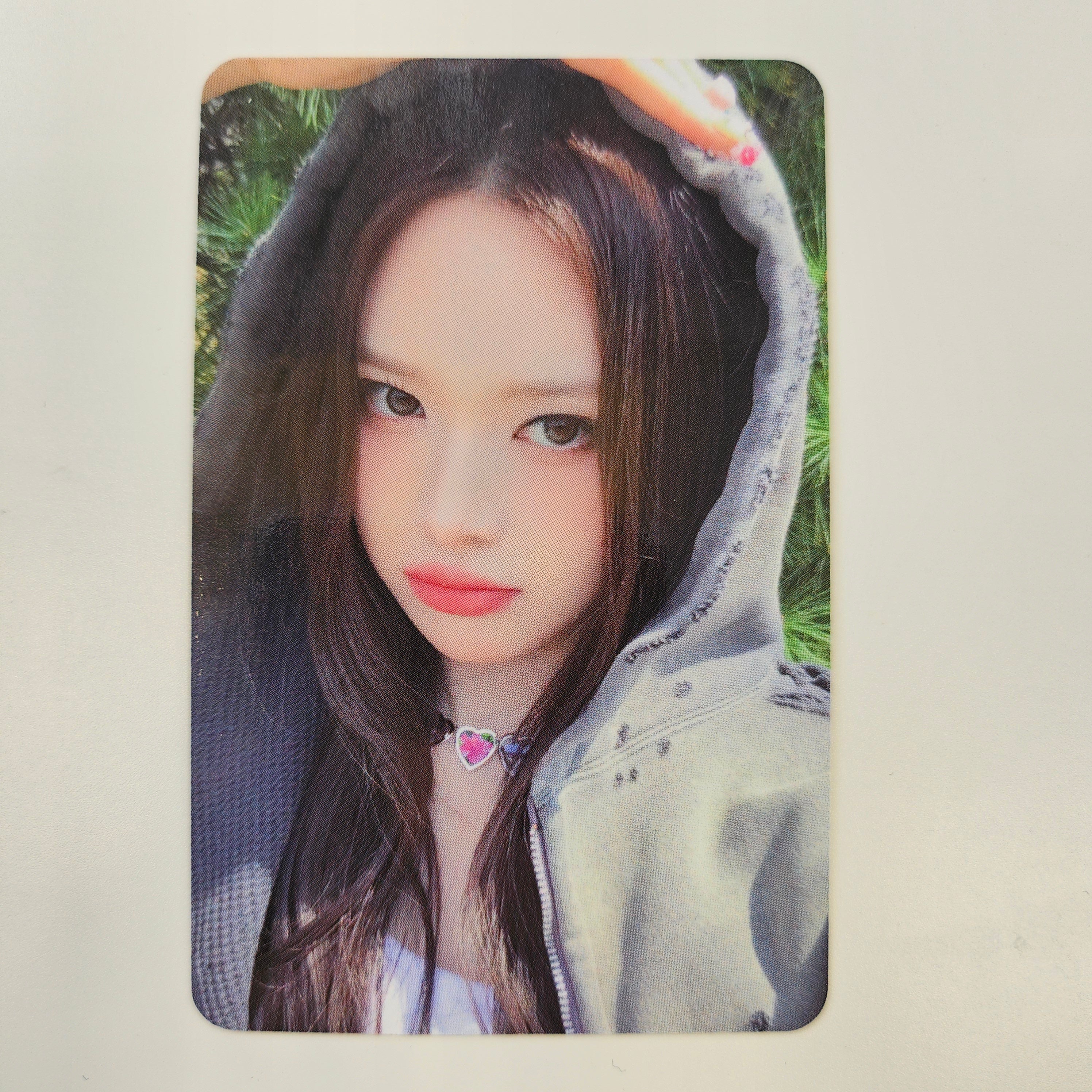 IZNA - BEEP Apple Music Photocards - Image 2