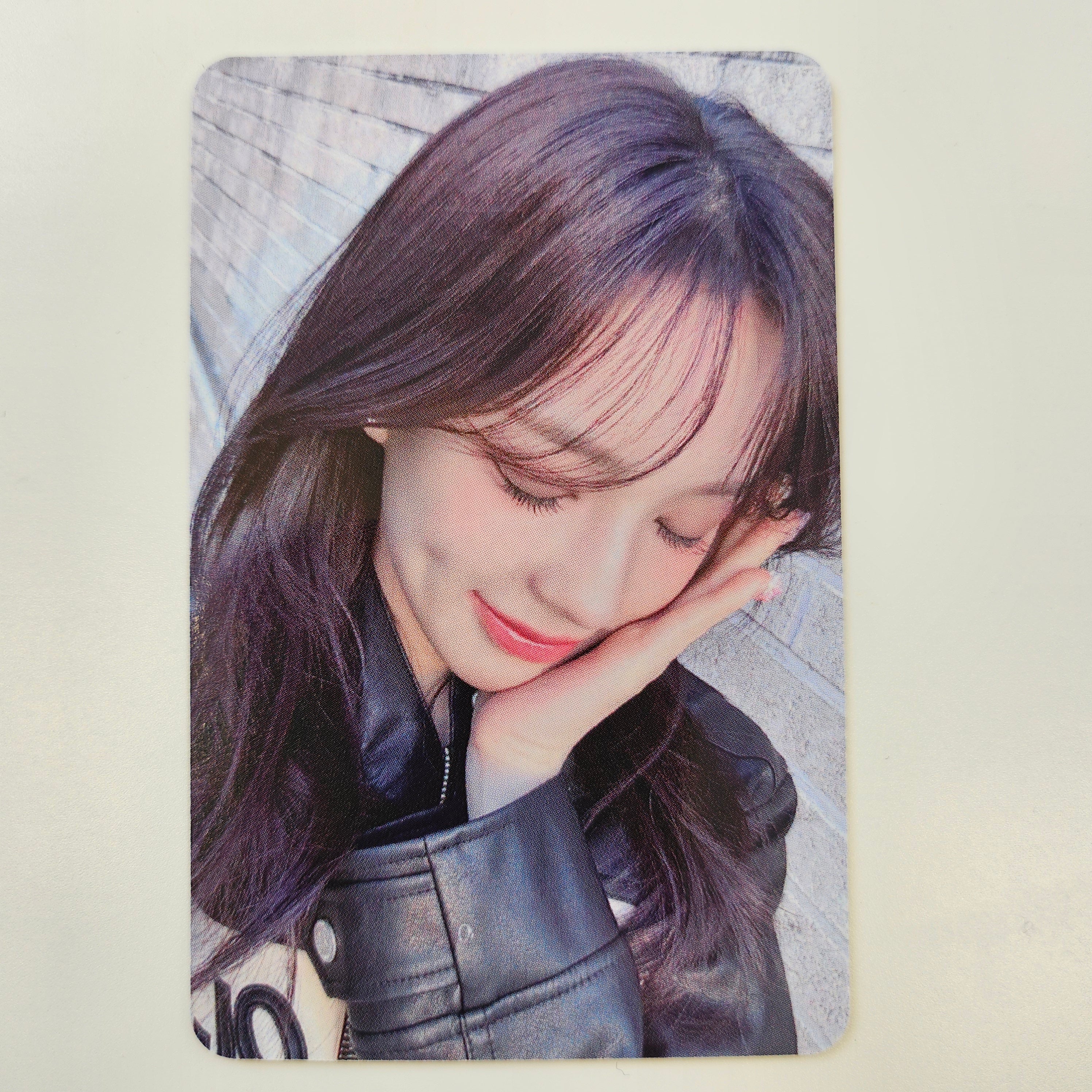 IZNA - BEEP Apple Music Photocards - Image 3