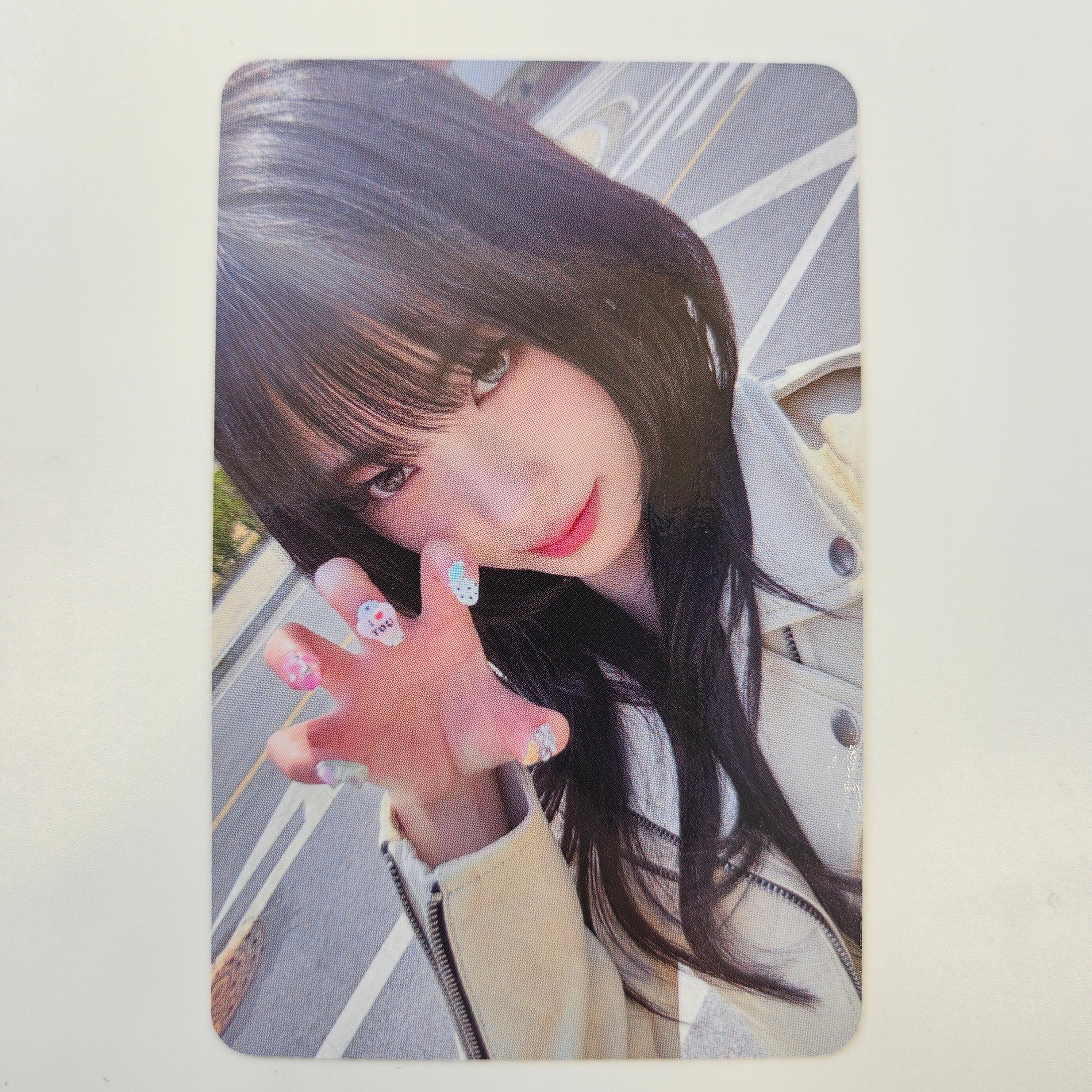 IZNA - BEEP Apple Music Photocards - Image 6