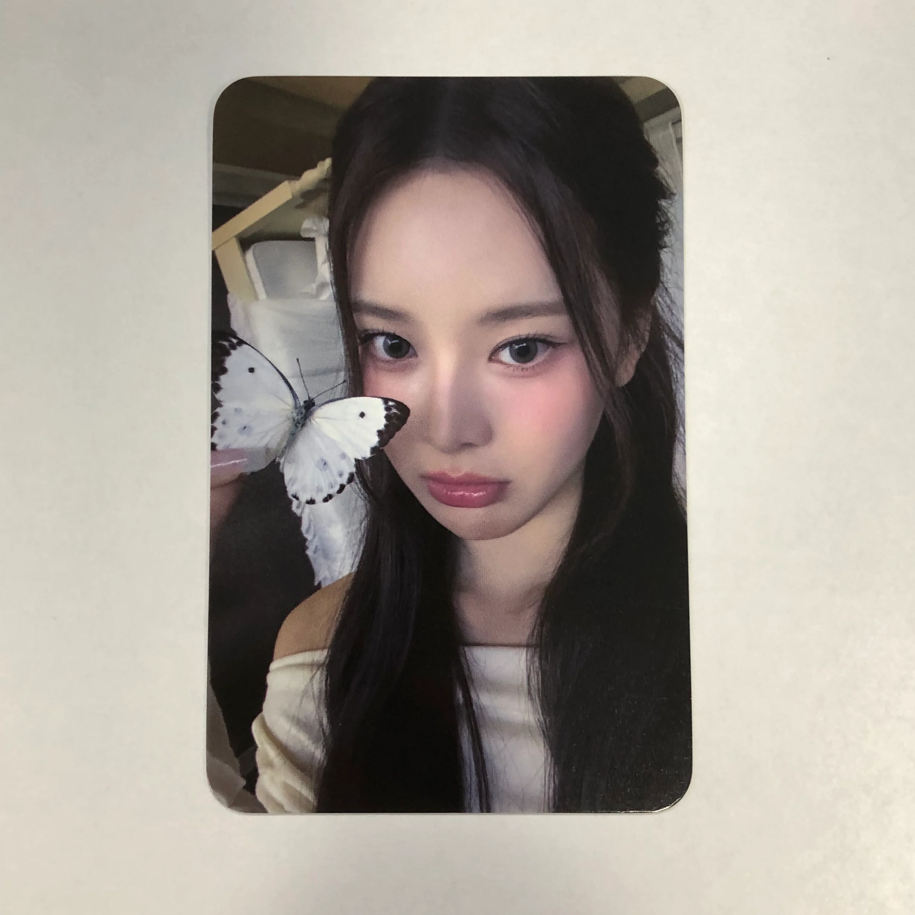 IZNA- N/a Soundwave Pre-order Benefit Photocard - Image 6