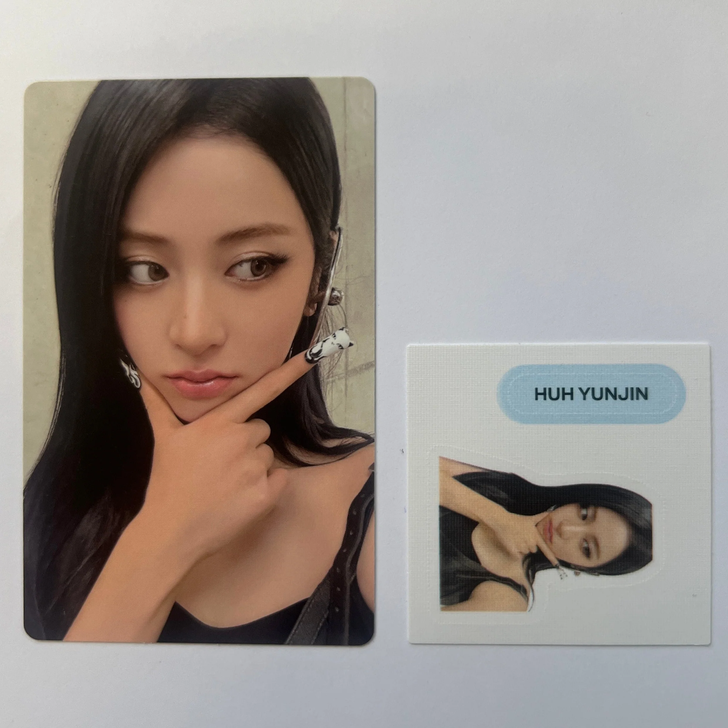 LE SSERAFIM -  HOT (Compact Ver) Weverse Photocard + Sticker - Image 2