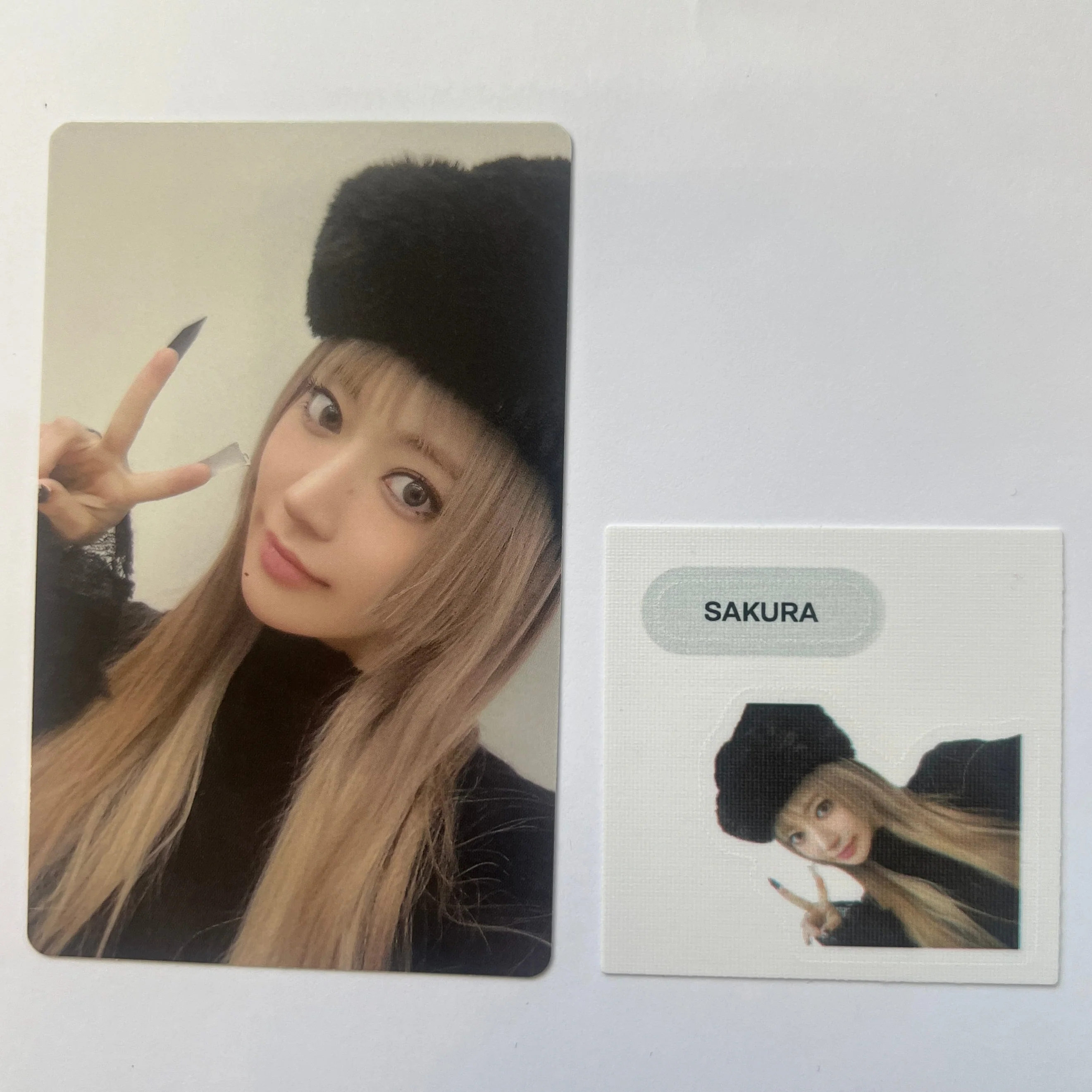 LE SSERAFIM -  HOT (Compact Ver) Weverse Photocard + Sticker - Image 5