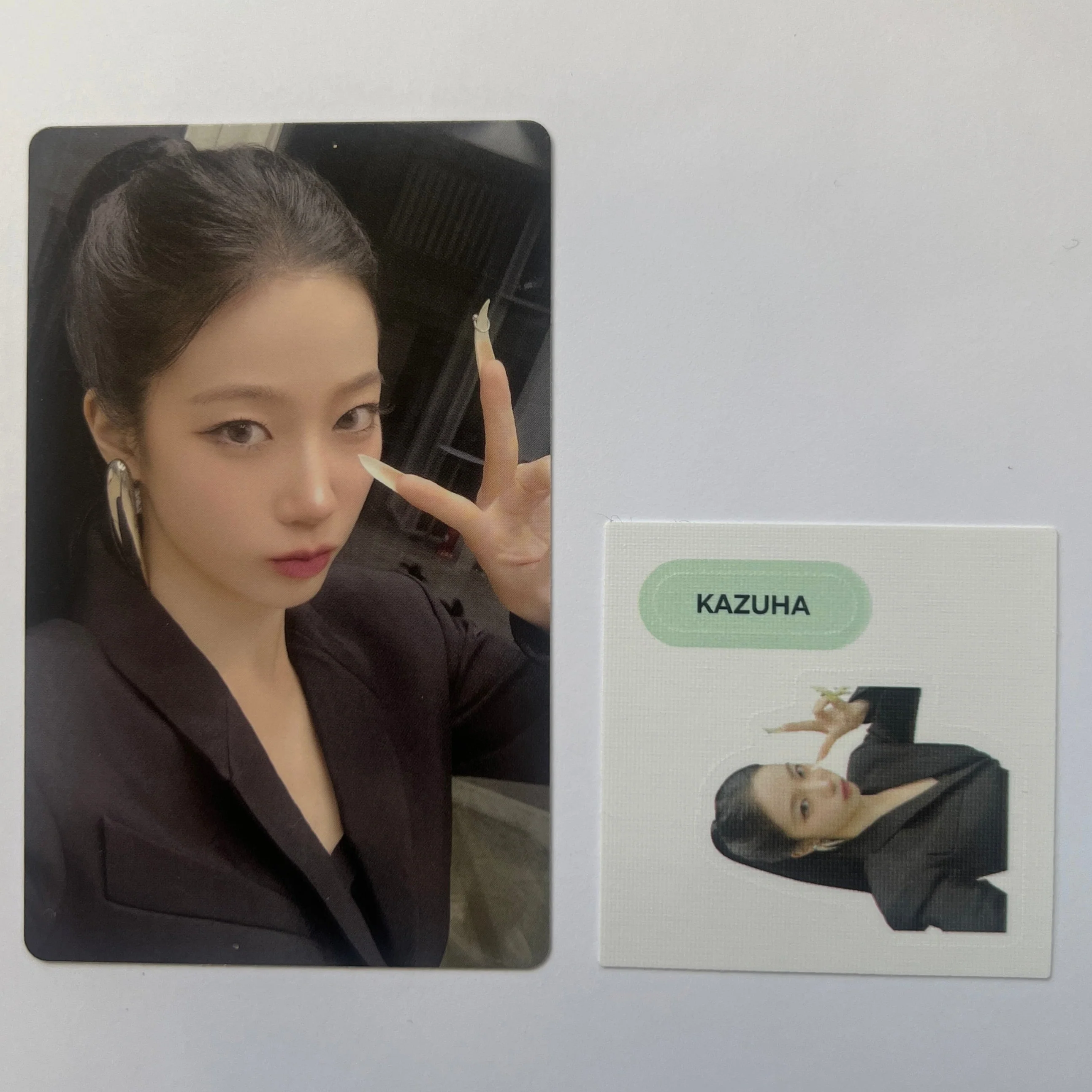 LE SSERAFIM -  HOT (Compact Ver) Weverse Photocard + Sticker - Image 6