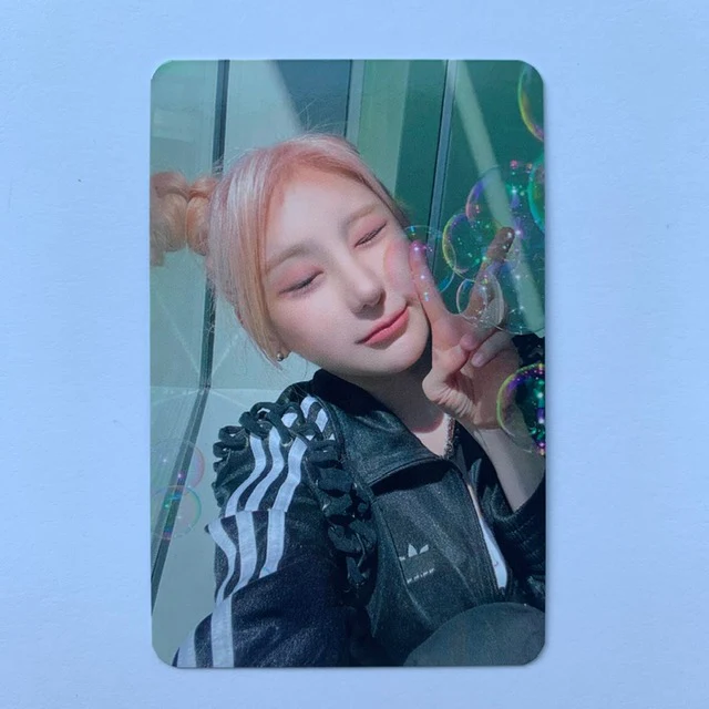 LEE CHAEYEON - Over The Moon Makestar Photocards - Image 9