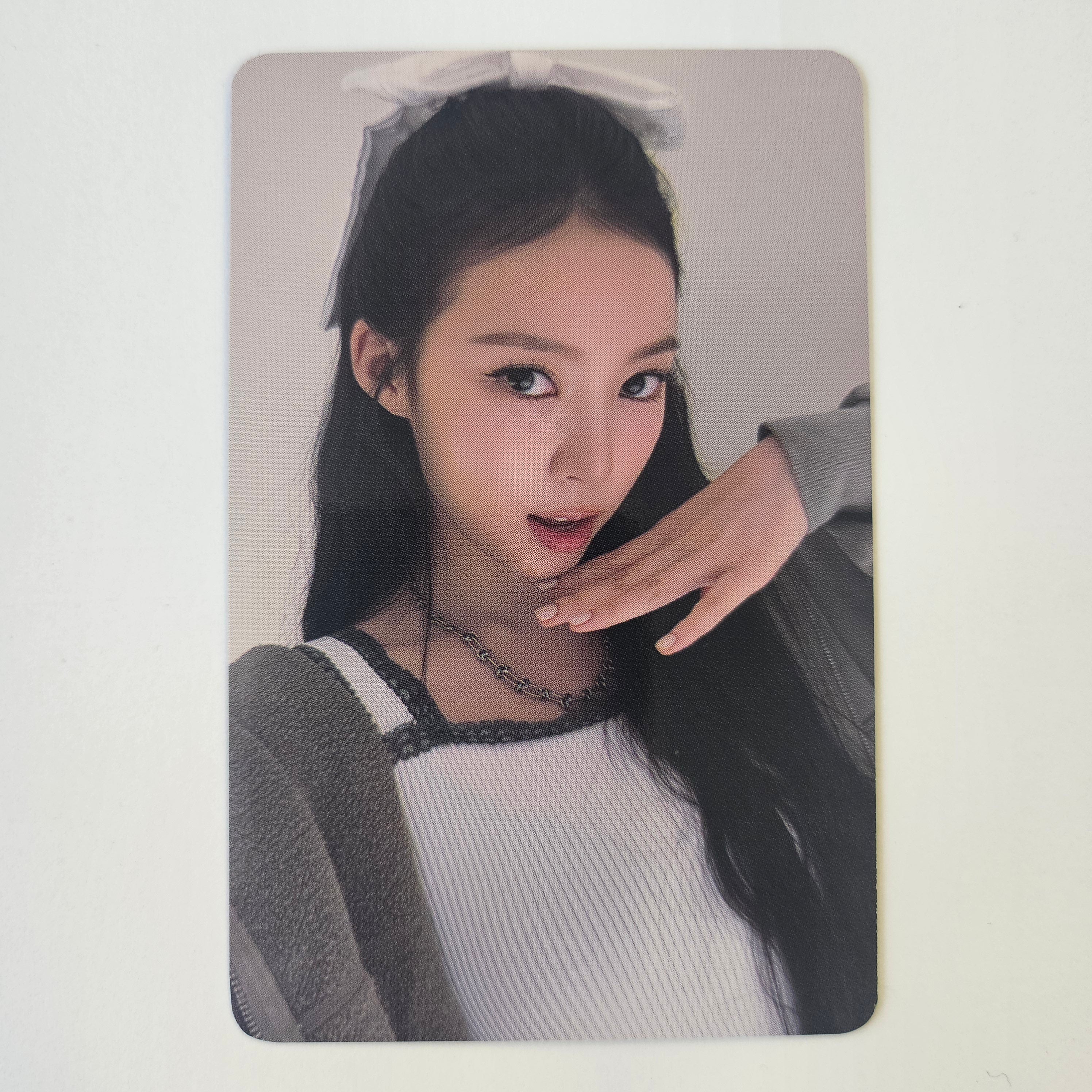 MEOVV - Official Lightstick FansLike Photocards - Image 3