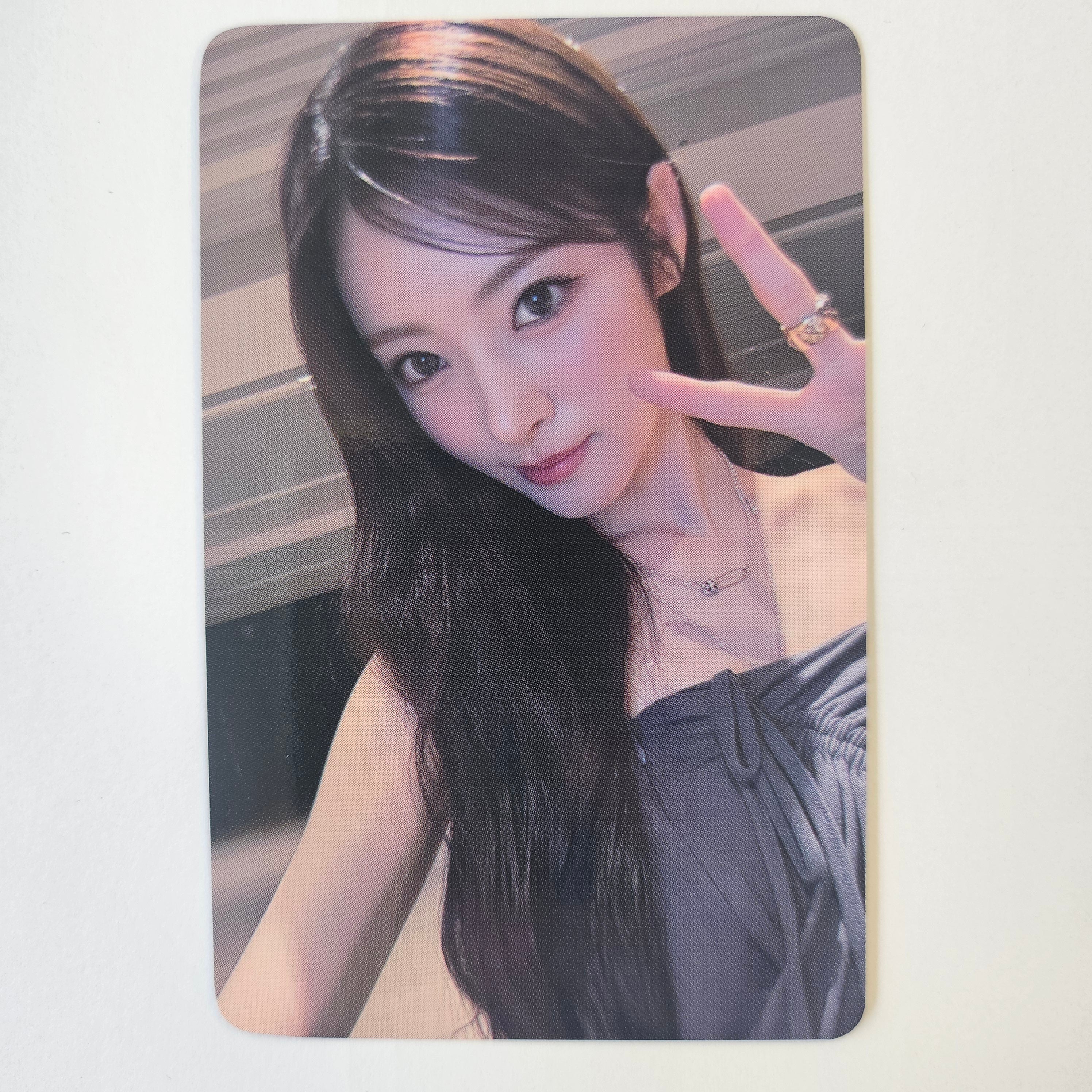 MEOVV - Official Lightstick FansLike Photocards - Image 4