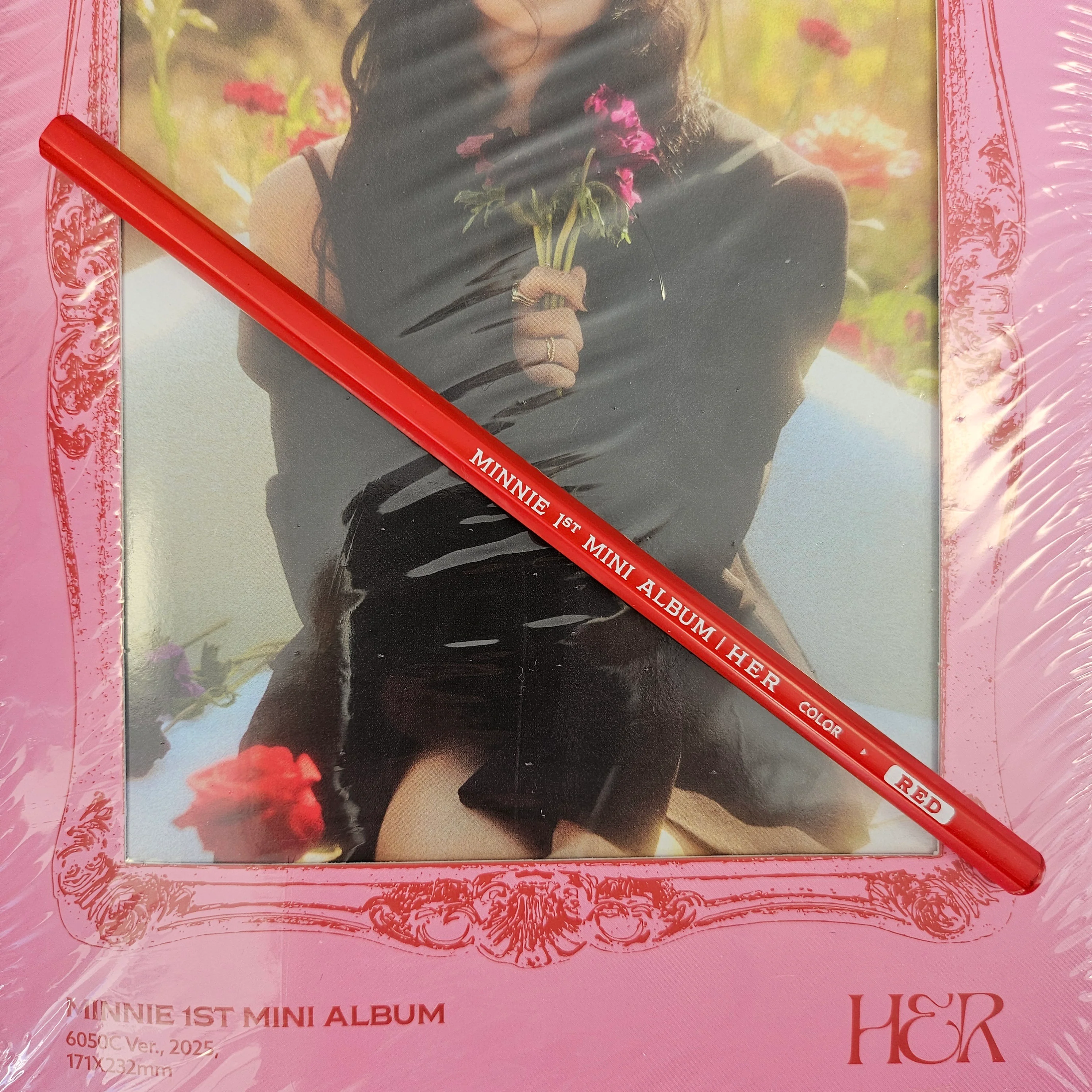 MINNIE ((G)-IDLE) - 'HER' ALBUM PENCILS - Image 2