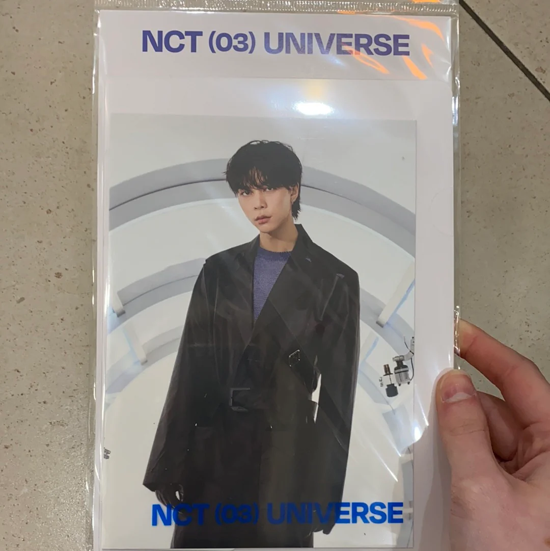 NCT - 'UNIVERSE' Postcard & Hologram Photocard Set - Image 8