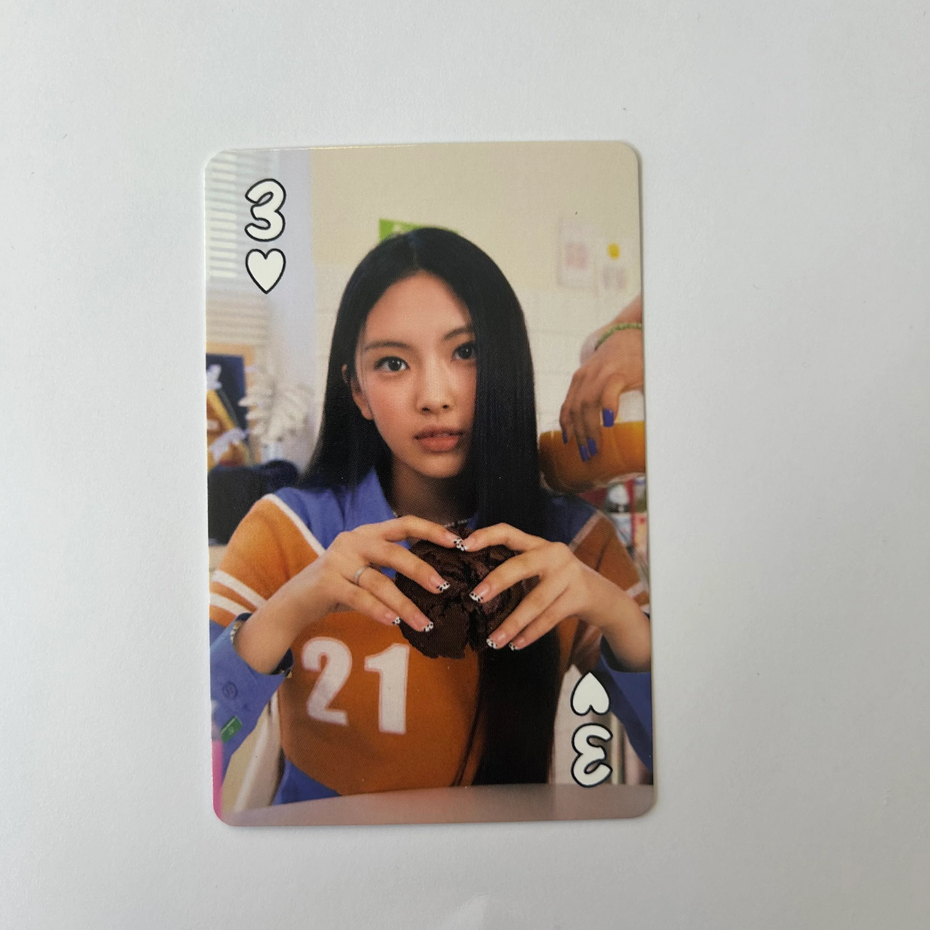 NEWJEANS - Seasons Greetings 2023 Photocards - Image 3