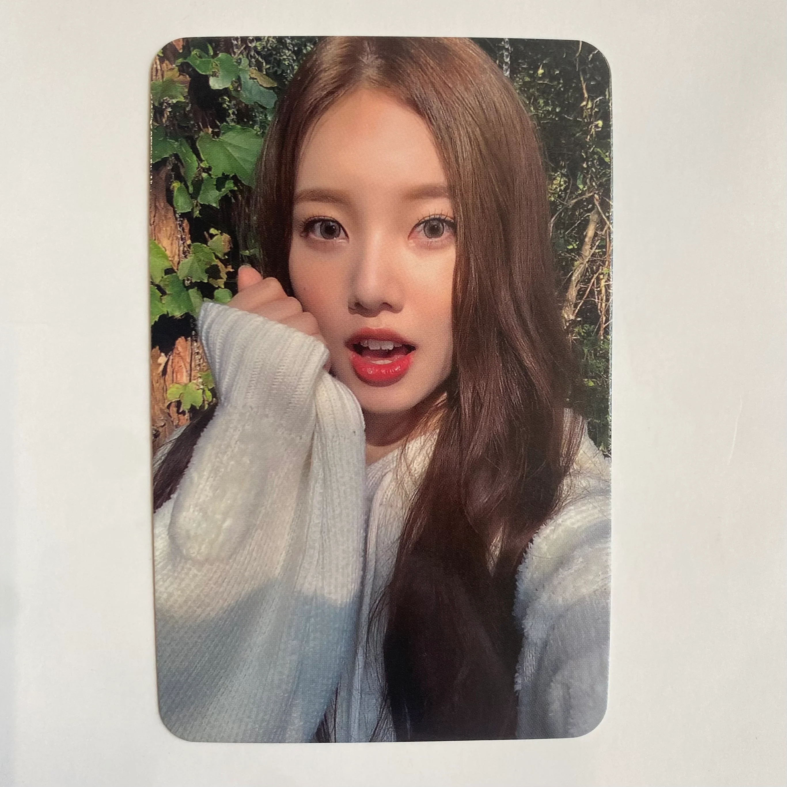 Weeekly - ColoRise Apple Music Lucky Draw Photocard - Image 2