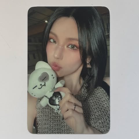 YEJI - AIR Soundwave Photocards - Image 4